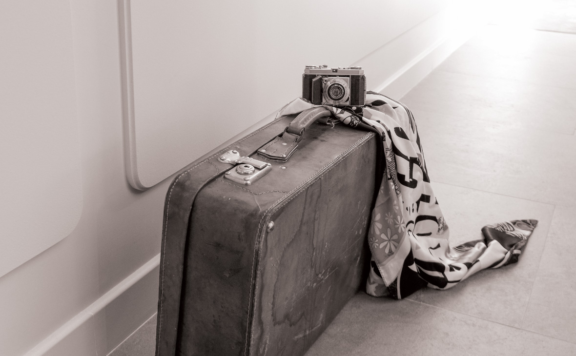 Βαλίτσα και φωτογραφική μηχανή